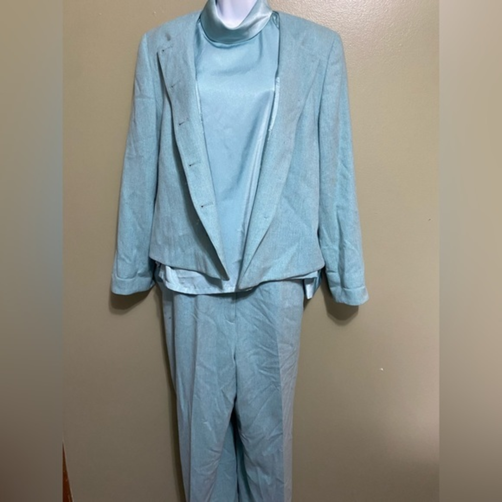 Three Piece 100% Virgin Wool Pendleton Suit in Robins Egg‎ Blue, Size 14